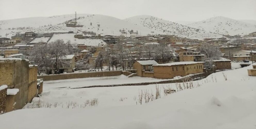 روستاهای آذربایجان شرقی در محاصره برف / کمک رسانی هلال احمر به ۱۲۰۰ در راه مانده