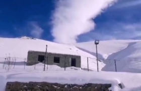 مدفون شدن خانه ها در اثر کولاک برف در روستای سردرق – بخش مرکزی کلیبر