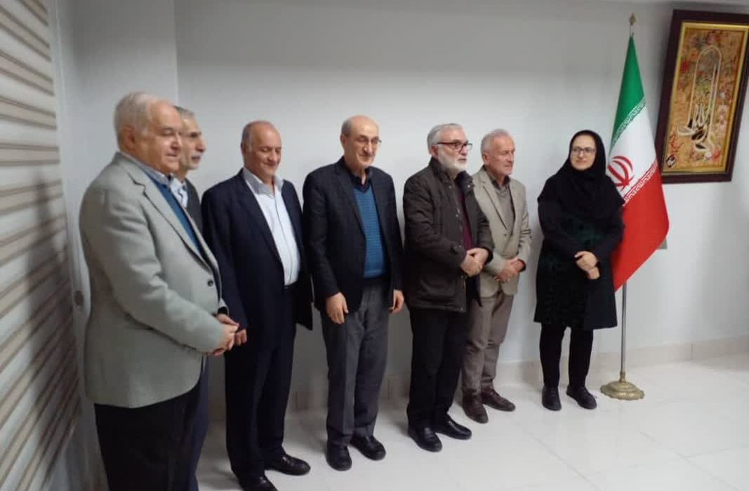 تجلیل از عوامل اجرایی و کارگردان نمایش ثقه الاسلام در خانه توسعه آذربایجان