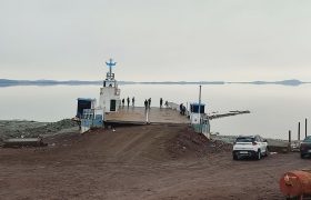 وضعیت بخش جنوبی دریاچه ارومیه از روی کشتی به گل نشسته میان گذر شهید کلانتری