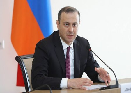 گریگوریان: ارمنستان برای حفظ امنیت اش به دنبال تضمین است