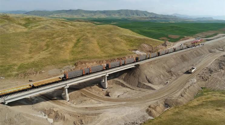 وزیر ترکیه: کریدور زنگه زور قابلیت حمل و نقل راه آهن باکو – تفلیس – قارص را افزایش می دهد