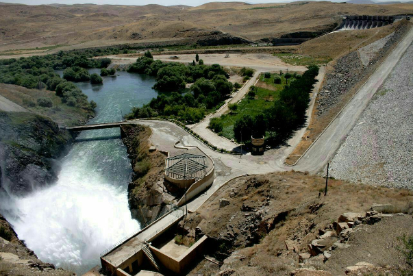 رهاسازی آب ۲ سد در دریاچه ارومیه
