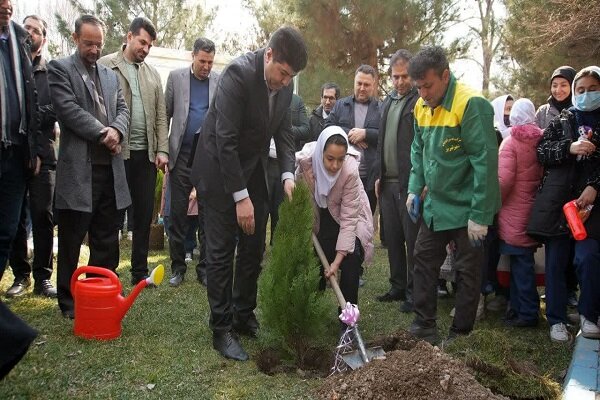گرامیداشت روز درختکاری با کاشت ۱۰۰ اصله نهال در پارک بانوان رضوان