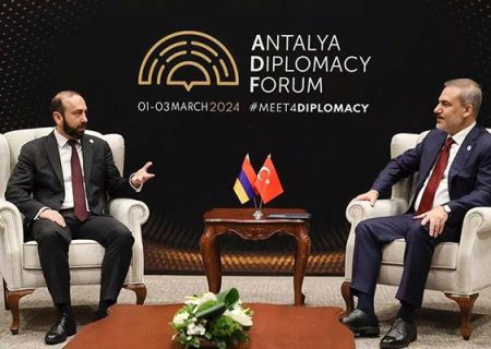 دیدار وزیر امور خارجه ترکیه با همتای ارمنی خود در آنتالیا
