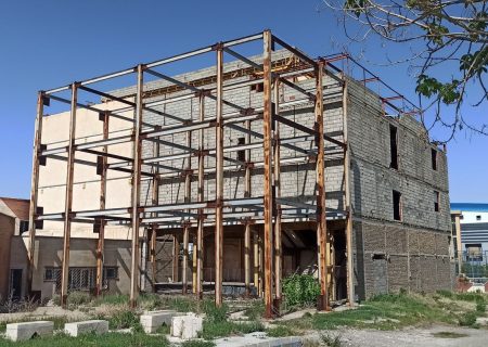 پروژه ۱۸ ساله سالن تئاتر زنجان معطل اعتبارات