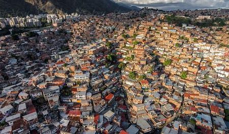 پتار ؛ از پر جمعیت ترین محله های فقیر نشین جهان(+عکس)