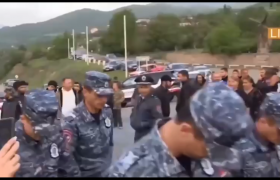 مخالفان تحدید مرز با آذربایجان جاده روستای کیرانتس (خئیریملی) استان تاووش ارمنستان را مسدود کردند