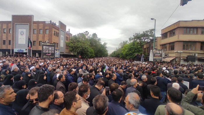پزشکیان: جمعیت عظیم مردم آذربایجان شرقی در مراسم تشییع شهید خدمت بی‌سابقه بود