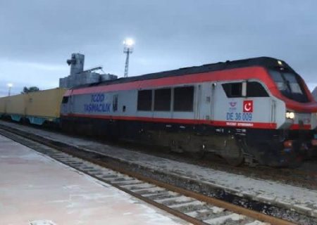 حمل و نقل بار در راه آهن باکو – تفلیس – قارص از سر گرفته شد
