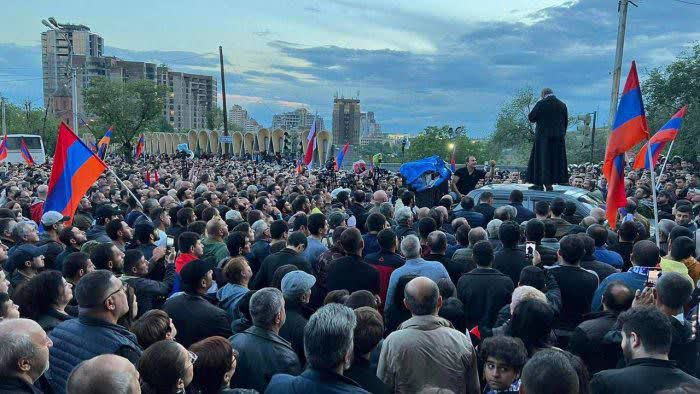 باقرات: اگر پاشینیان در جمع مردم معترض حاضر نشود، یعنی با این مردم کاری ندارد