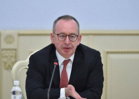 یوگنی ژوکوف: صلح بین آذربایجان و ارمنستان به گشایش کریدورهای اقتصادی کمک خواهد کرد