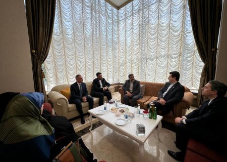 وزیر فرهنگ با استقبال رسمی‌ سفیر‌ ایران در آذربایجان وارد باکو شد