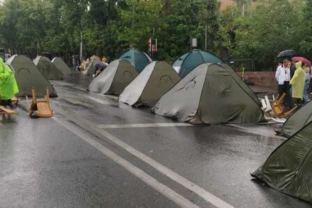 پارلمان ارمنستان برای برکناری نخست‌وزیر جلسه ویژه تشکیل می‌دهد