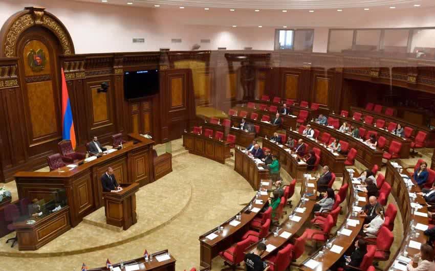 مجلس ارمنستان در تاریخ ۱۷ ژوئن استعفای دولت را بررسی خواهد کرد