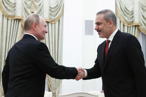 پوتین : مسکو به طور کامل از منافع ترکیه برای پیوستن به بریکس حمایت می کند