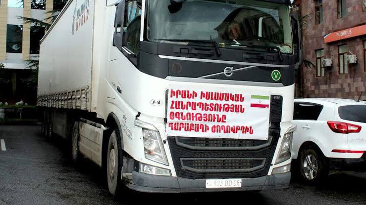 در پی جاری شدن سیل در ارمنستان ایران چندین کامیون کمک های بشردوستانه به این کشور ارسال کرده است