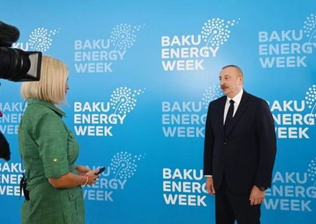 الهام علیئو: آذربایجان برای کسانی که در انرژی های تجدیدپذیر سرمایه گذاری می کنند نیز جذاب است