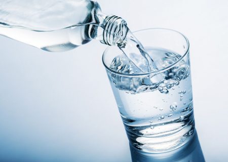 ۸ فایده نوشیدن آب کافی برای بدن
