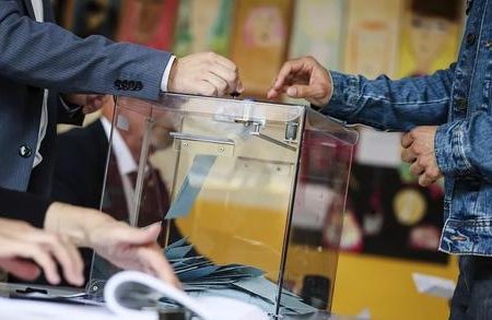 پنج اقتصاددان : انتخابات ۱۵ تیر نه برای بیان خواسته‌ها، بلکه برای اعلام ناخواسته‌هاست