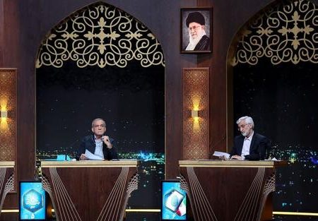 «تاکتیکِ احمدی نژادی» جلیلی مقابل لبخندهای پزشکیان در مناظره آخر/ مشتِ باز جلیلی و یک جهان کمک صداوسیما
