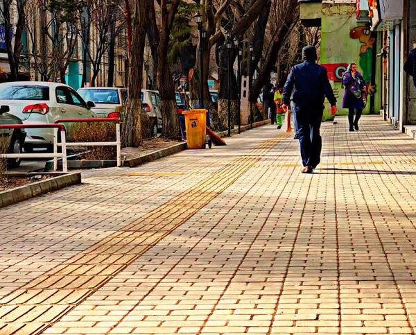 مناسب‌سازی پیاده رو های بافت مرکزی شهر برای تمامی شهروندان