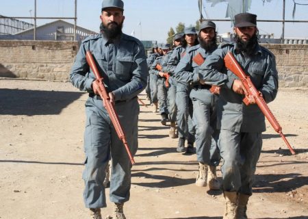 در افغانستان بیش از ۲۸۰ مامور پلیس که حاضر نبودند محاسن داشته باشند از کار اخراج شدند