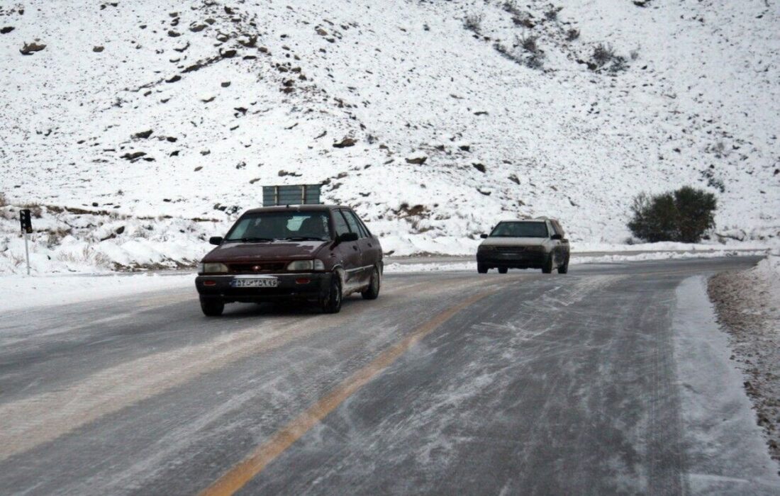 جاده های آذربایجان شرقی باز است/ تردد در گردنه ها نیازمند زنجیر چرخ