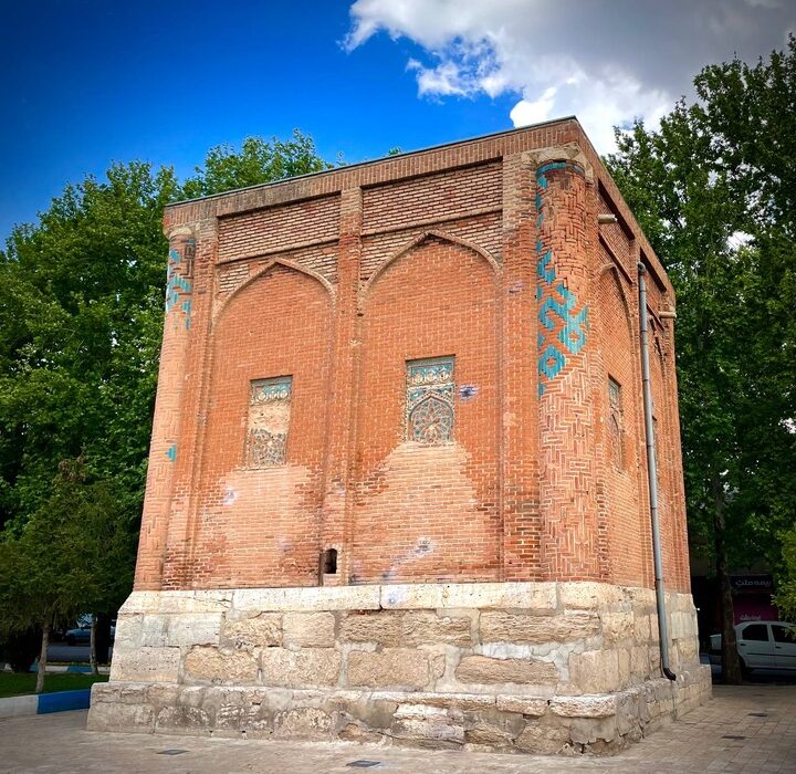 پایان محوطه سازی گنبد ۷۲۰ ساله غفاریه مراغه