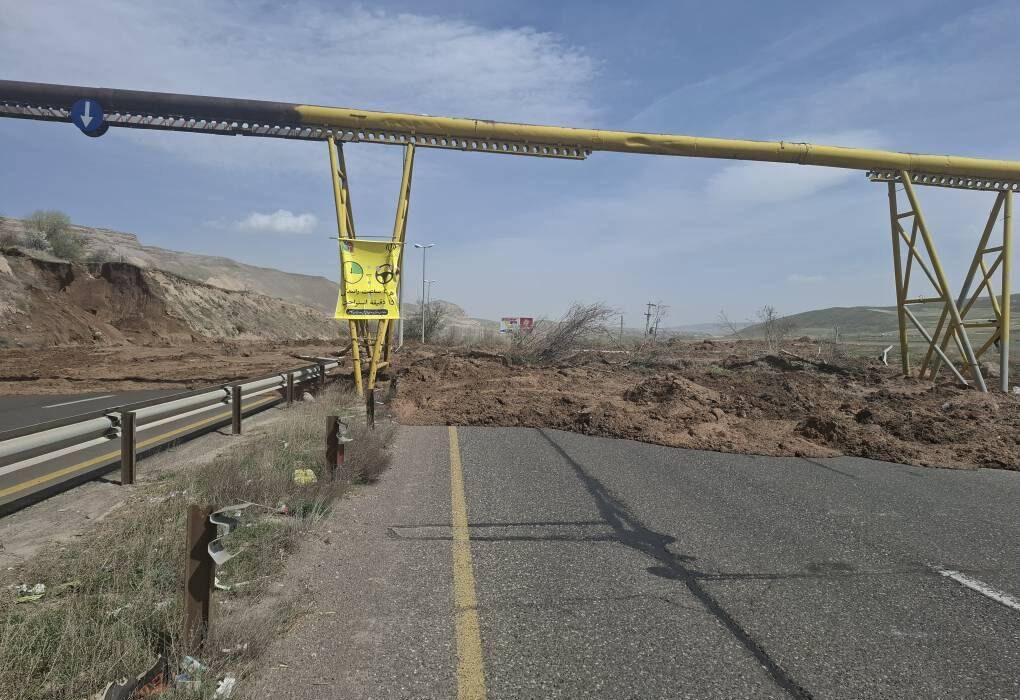 مسدود شدن راه اصلی اردبیل  نیر به دلیل ریزش ترانشه