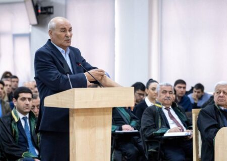 مادات بابایان گفت که “تو ترک هستی” و مرا زیر لگد گرفت