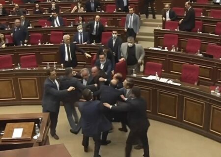 نزاع در‌ مجلس ارمنستان به خاطر افول افسانه نسل‌کشی ارامنه