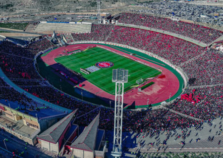 بیم می‌دهد و امّیدوارم می‌کند
