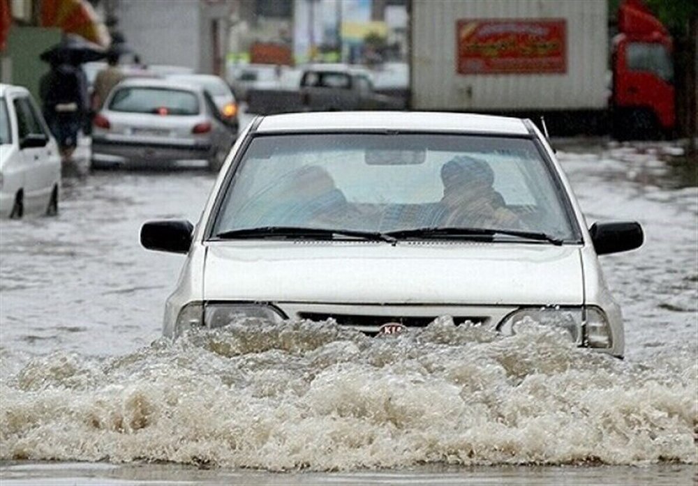 نجات ۹ فرد گرفتار سیل به همت نیروهای هلال احمر آذربایجان شرقی/ آب گرفتگی در ۱۰ شهرستان