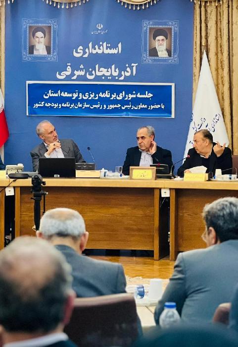 سخنان بی‌تعارف نوین خطاب به معاون رئیس‌جمهور در جلسه شورای برنامه‌ریزی آذربایجان‌شرقی