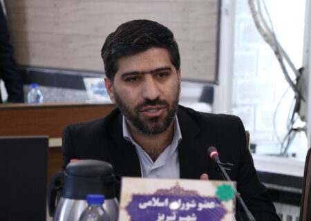 در کنار شهردار می‌ایستیم تا قطار توسعه متوقف نشود / خدا لعنت کند مدیرانی که عمداً برای خدمت به مردم سنگ‌اندازی می‌کنند
