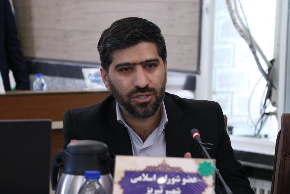 در کنار شهردار می‌ایستیم تا قطار توسعه متوقف نشود / خدا لعنت کند مدیرانی که عمداً برای خدمت به مردم سنگ‌اندازی می‌کنند