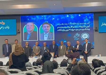 تجلیل از ۲چهره علمی و ممتاز  علوم ارتباطات و روزنامه نگاری آذربایجان شرقی دراتاق بازرگانی تبریز