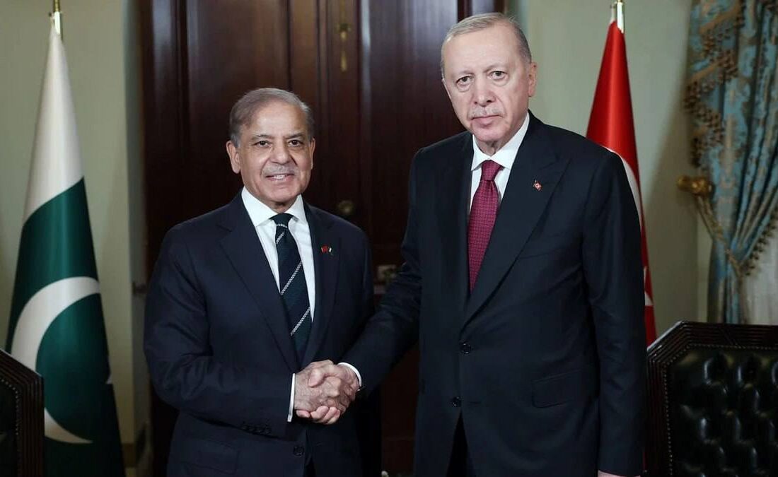 اردوغان: خط راه‌آهن استانبول – تهران – اسلام‌آباد باید عملیاتی شود