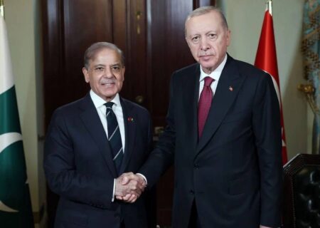 اردوغان: خط راه‌آهن استانبول – تهران – اسلام‌آباد باید عملیاتی شود