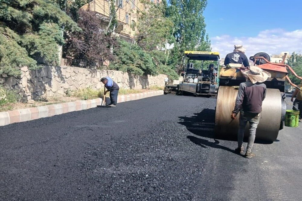 آسفالت‌ریزی ۱۲ هزار و ۲۰۹ تن در ۴۹ محله و معبر شهری طی هفته گذشته