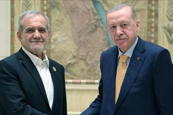 اردوغان با رئیس جمهور ایران درباره مسائل منطقه‌ای گفتگو کرد