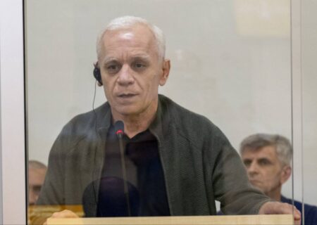 لوان مناتساکانیان در دادگاه دستوراتی را که در جریان نبردهای آوریل از ارمنستان دریافت کرده بود، افشا کرد