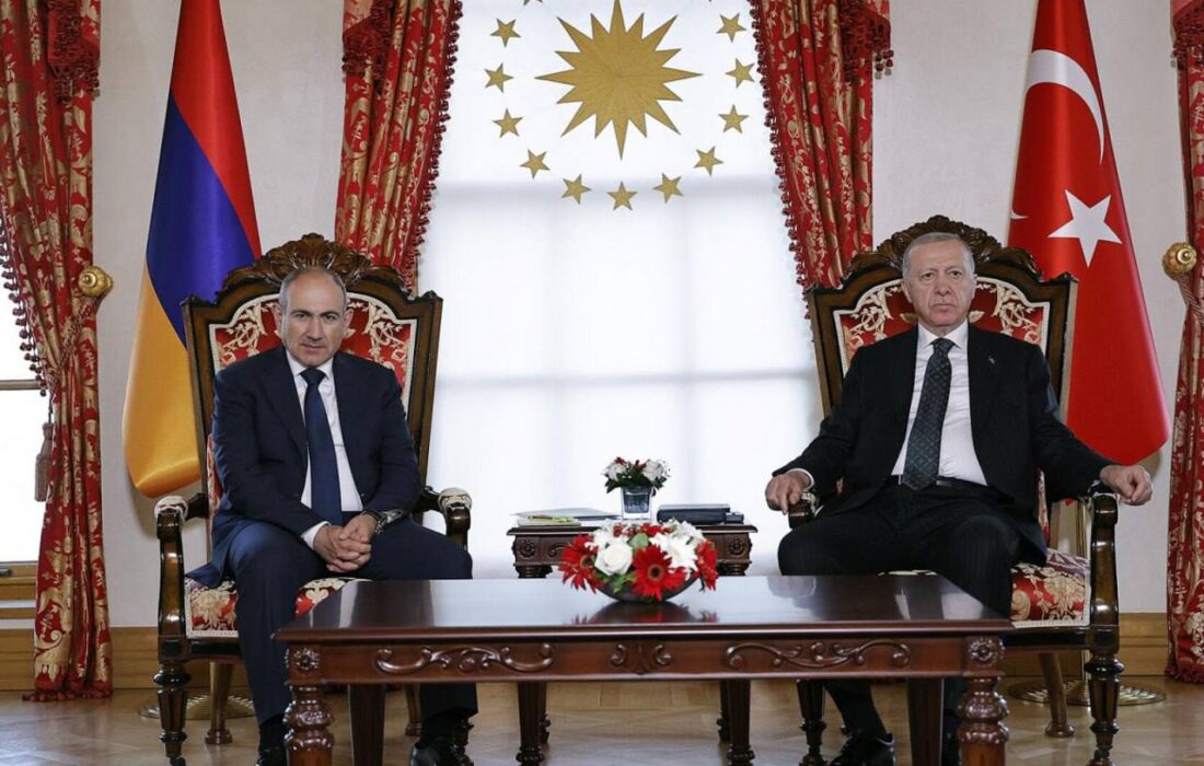نیکول پاشینیان نخست‌وزیر ارمنستان در استانبول با رجب طیب اردوغان رئیس‌جمهور ترکیه دیدار کرد