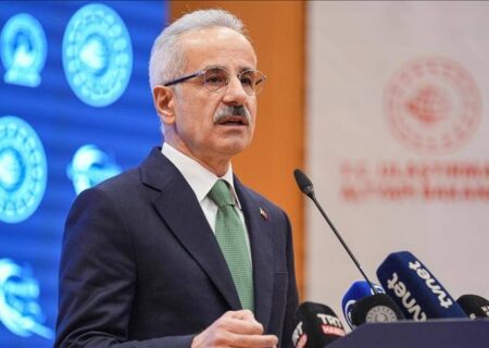 اورال‌اوغلو: محدودیت‌های فضای هوایی در منطقه پس از حملات اسرائیل به ایران همچنان ادامه دارد