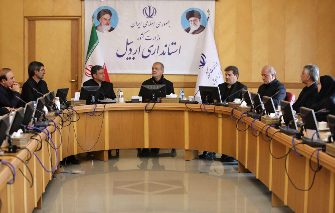 نشست پزشکیان با استاندار و جمعی از مدیران استان اردبیل
