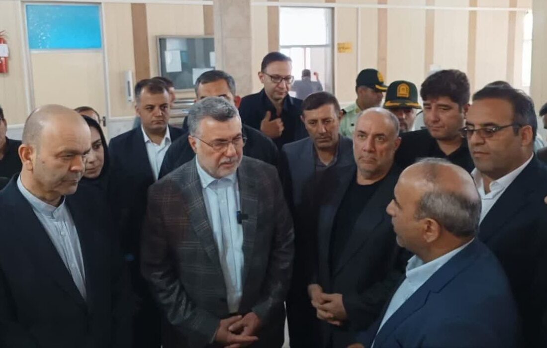 وزیر بهداشت از طرح‌های عمرانی در دست اجرای سراب بازدید کرد