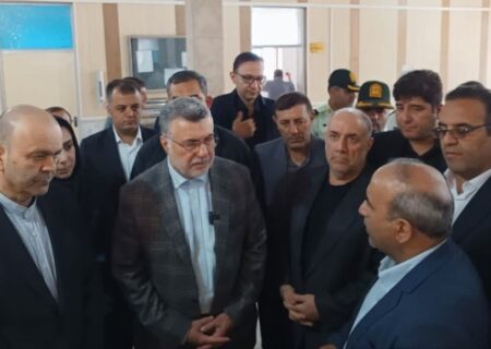 وزیر بهداشت از طرح‌های عمرانی در دست اجرای سراب بازدید کرد