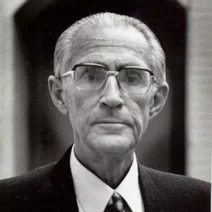 صائب از خاک پاک تبریز است، هست سعدی گر از گل شیراز