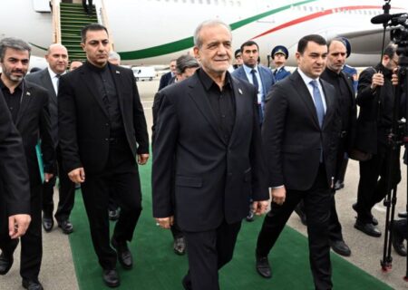رئیس‌جمهور ایران جهت شرکت در اجلاس سران اکو وارد فضولی شد